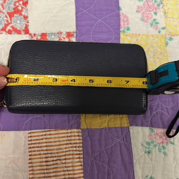 Cuyana - Navy Blue Zip-up pebbled Leather Wallet - Picture 10 of 11